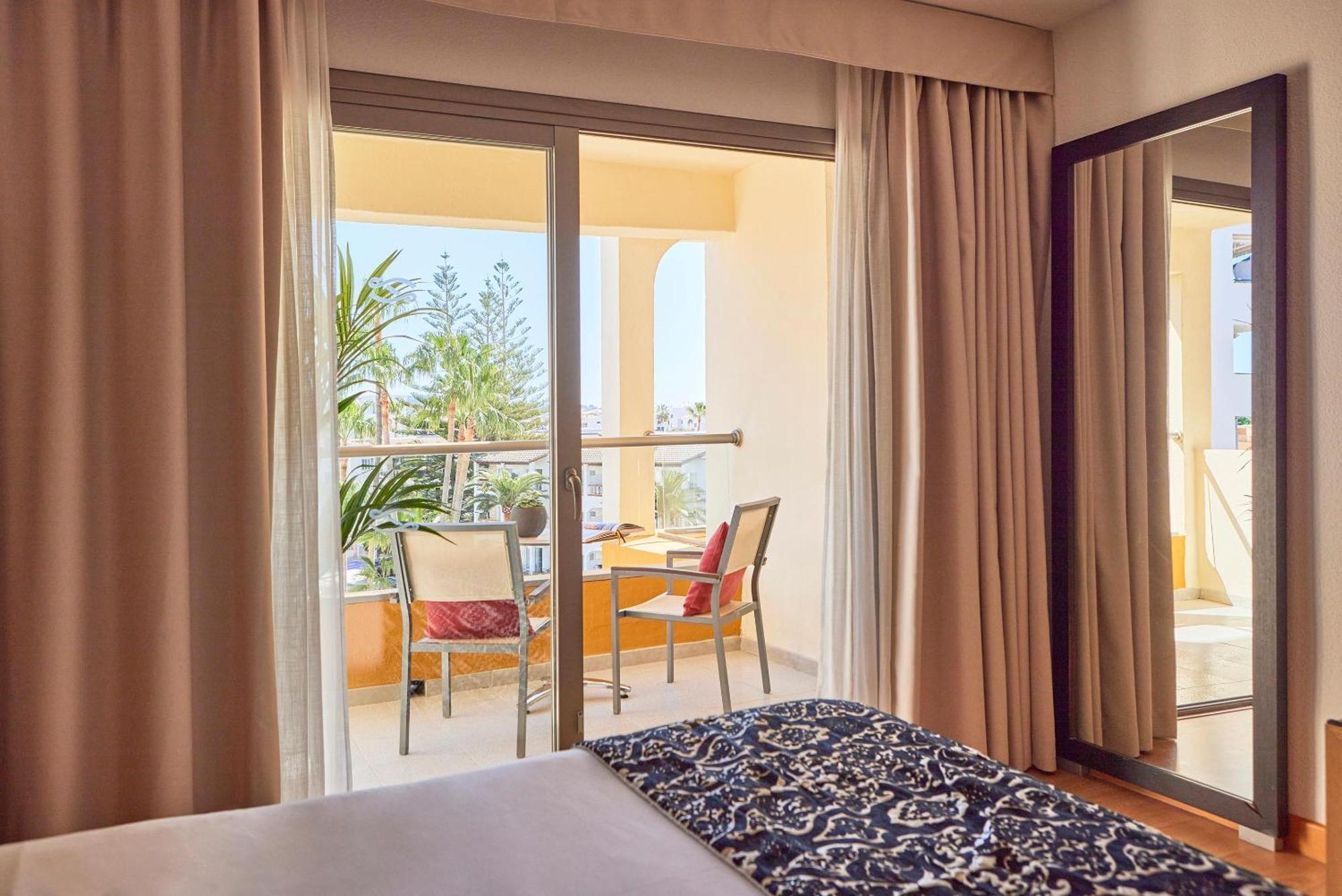 Zafiro Tropic Aparthotel Port de Alcudia  ภายนอก รูปภาพ