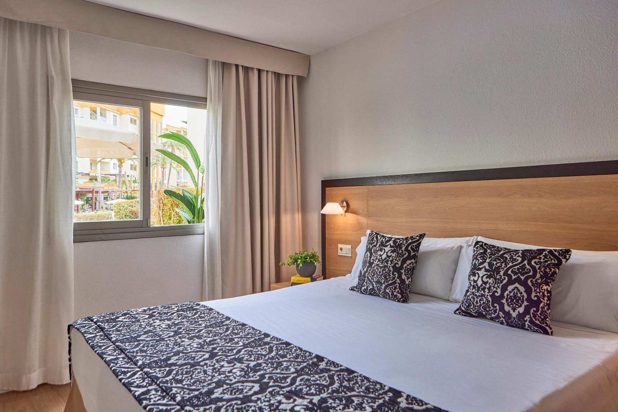 Zafiro Tropic Aparthotel Port de Alcudia  ภายนอก รูปภาพ